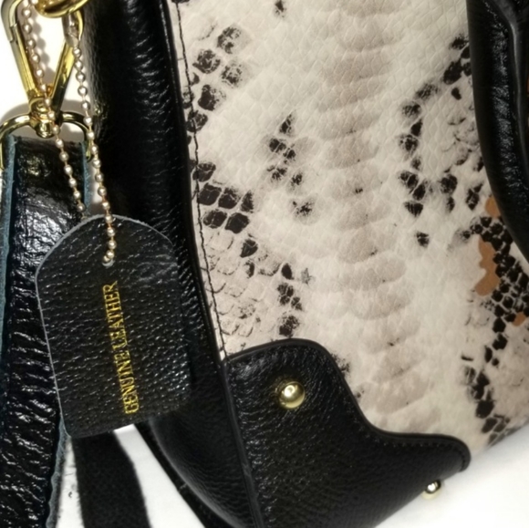 Chic Leather Purse with Animal Print - Picture 5 of 6